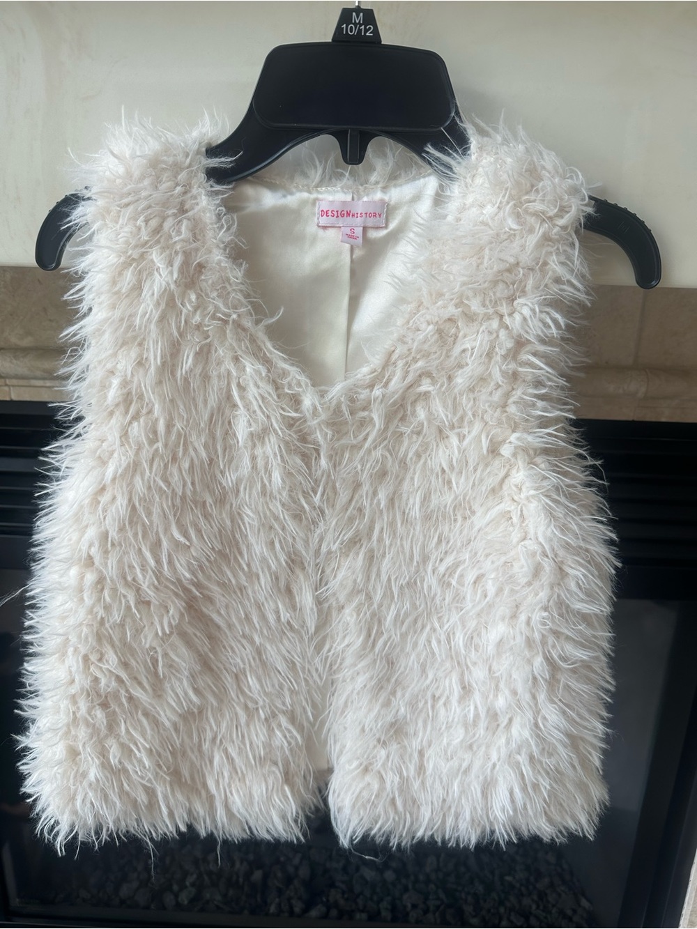 DesignHistory Girls' Ivory Faux Fur Vest - S